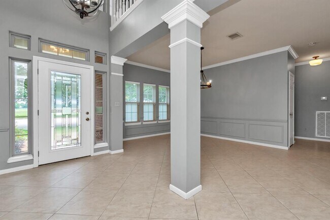 Building Photo - 4611 Bermuda Dr