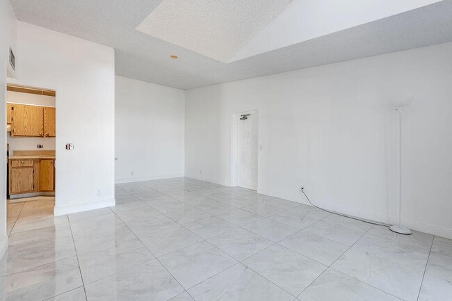 Building Photo - 3612 Alder Dr