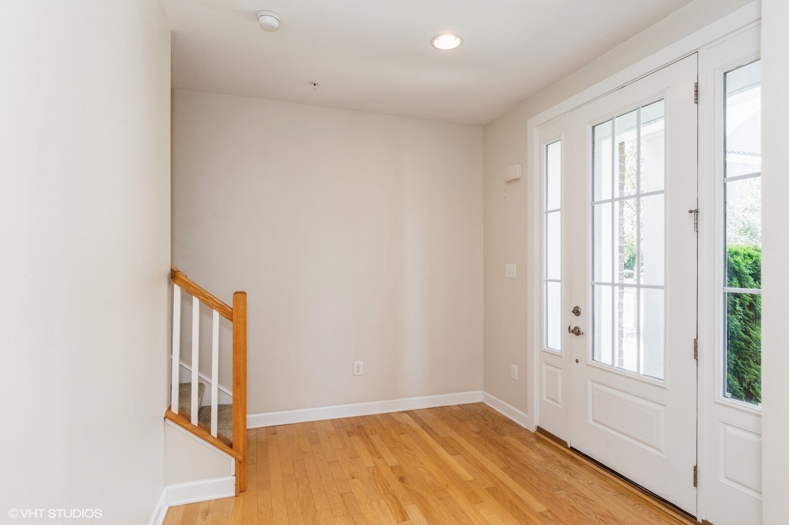 Building Photo - 335 Osona Ln