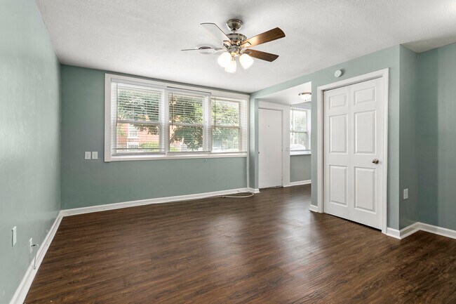 Building Photo - 4158 Oak St