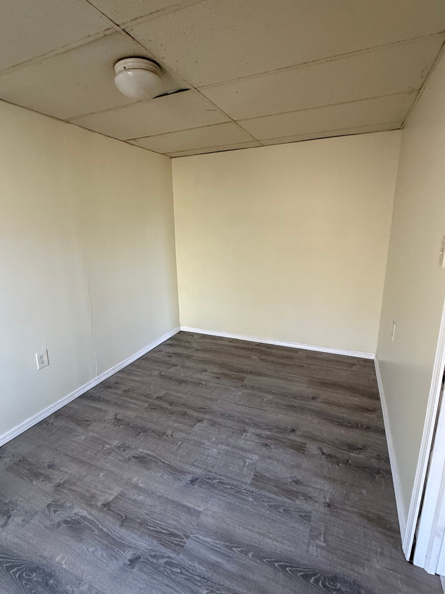 Building Photo - 97 Glenview Ave