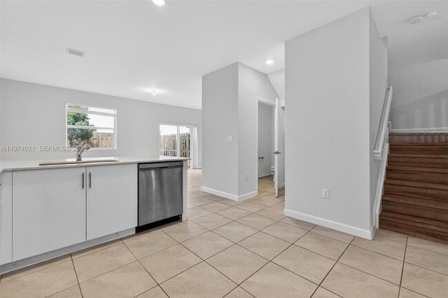 Building Photo - 2619 SE 11th St