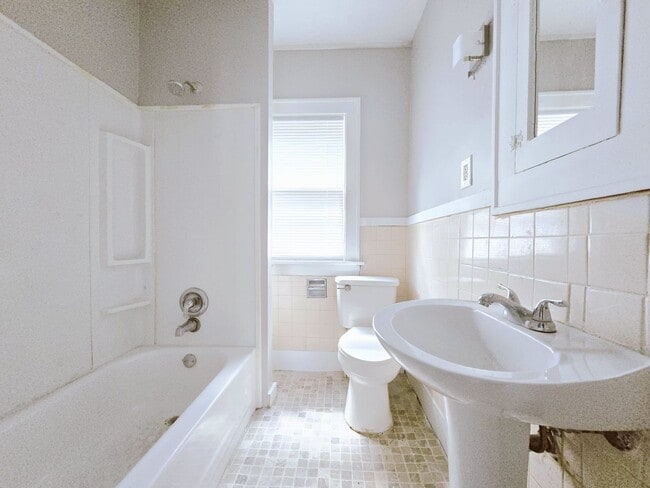 Building Photo - 917 Sancome Ave