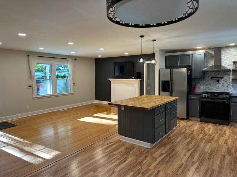 Building Photo - 3805 Colewood Dr
