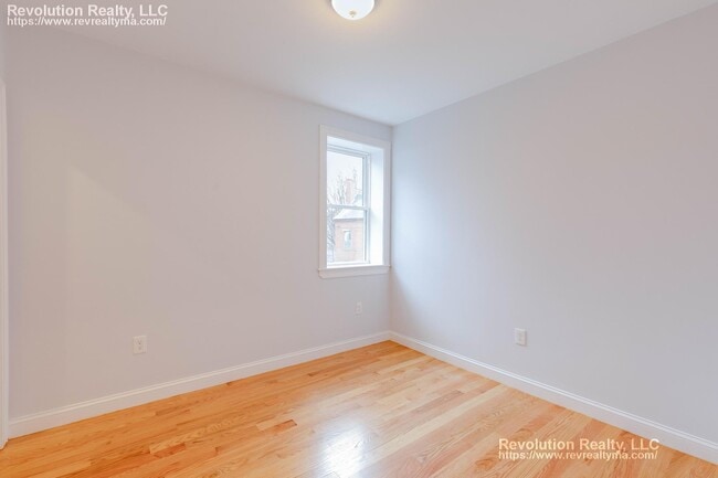 Building Photo - 15 Kenilworth St