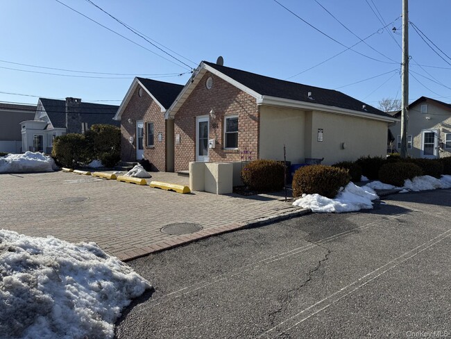 Building Photo - 355 Bayville Ave