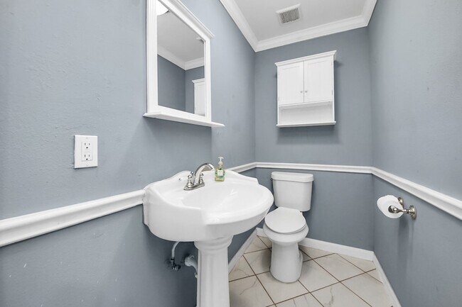 Building Photo - 5920 Conley St