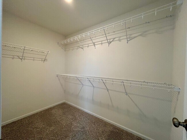 Building Photo - Spacious & Stylish 3-Bed Home with Modern Finishes and Attached 2-Stall Garage