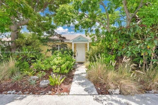Building Photo - 209 S Palmway