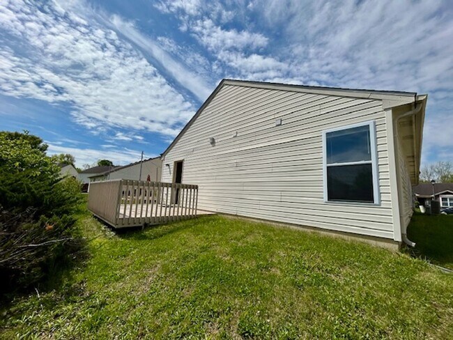 Building Photo - Beautiful 3 Bedroom 2 Bath Ranch On A Pond...