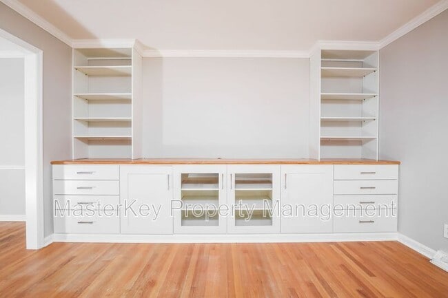 Building Photo - 916 Tanglewood Dr