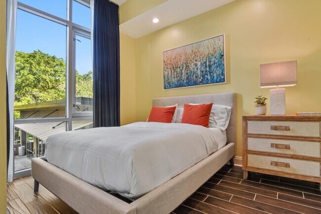 Building Photo - 905 Juniper St NE