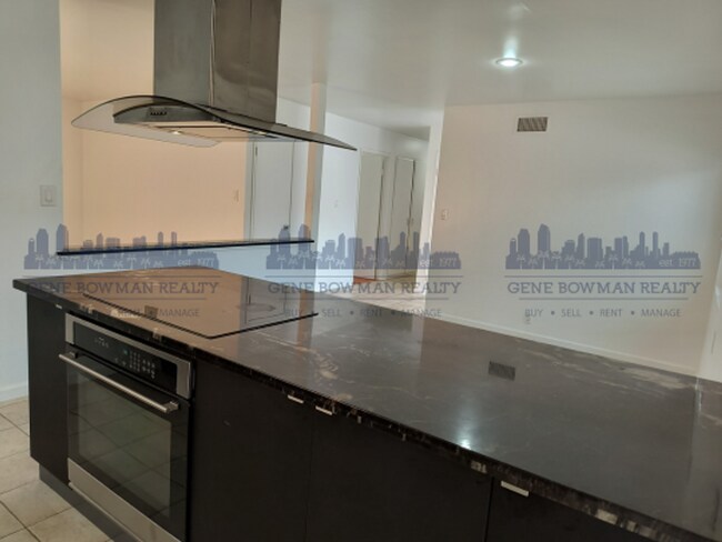 Building Photo - Charming 4-bedroom, 2-bathroom home located in the heart of San Diego