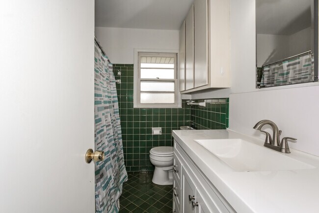 Building Photo - 1516 Sheffield Rd