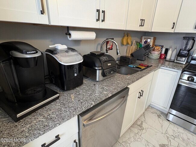 Building Photo - 16 Laurel Pl