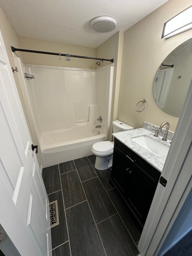 Building Photo - Hillside