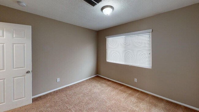 Building Photo - Available now! Awesome 4/2 Single Story home in the heart of Loma Linda for Lease!