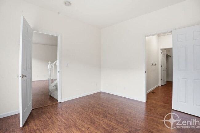 Building Photo - 419 NE 7th Ave