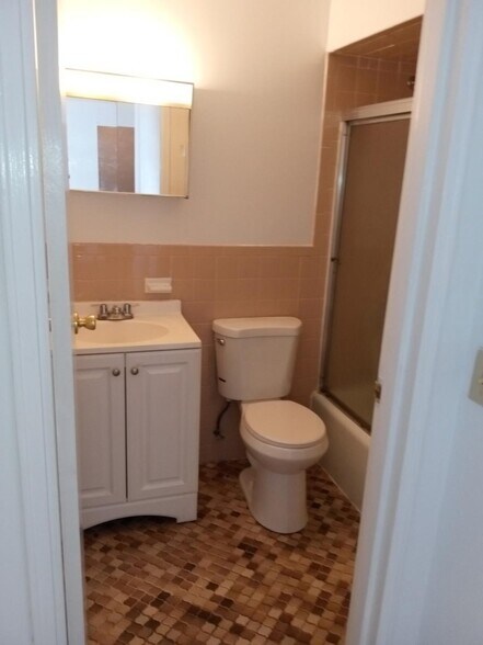 Bathroom - 1315 Noble Ave
