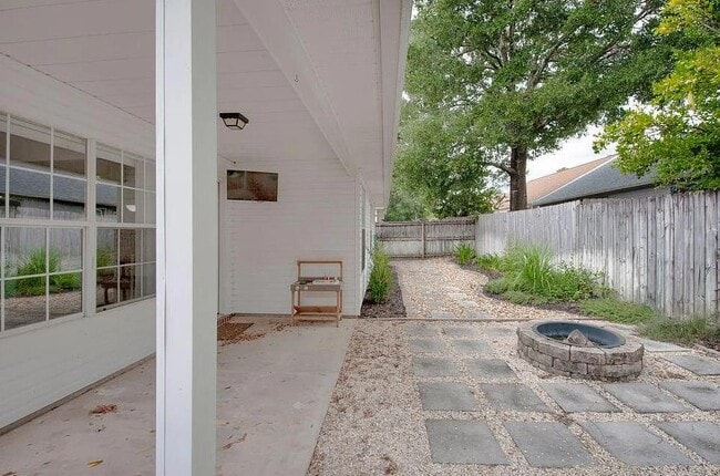 Building Photo - 1120 Ivey Terrace