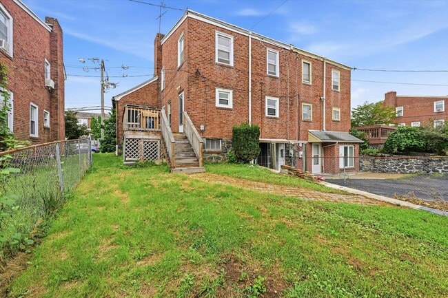 Building Photo - 309 W 38th St