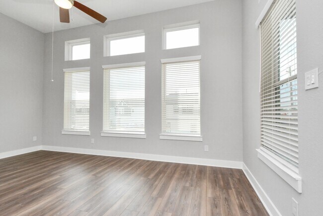 Building Photo - 713 Strawberry Pines Ct