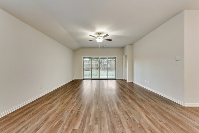 Building Photo - 208 Briarwood Ln