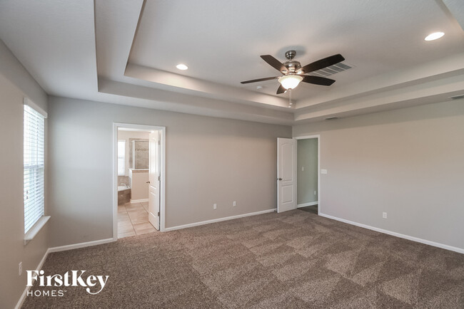 Building Photo - 4550 Plantation Oaks Blvd