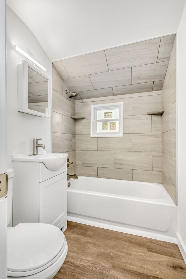 Building Photo - AVAILABLE SEPT 1ST! UPDATED 2-bedroom townhouse in Overbrook!