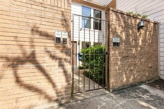 Building Photo - 2277 S Kirkwood Rd