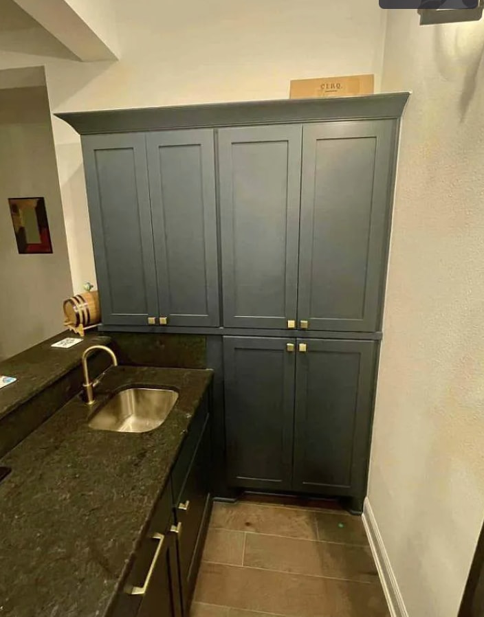 Wet bar with plenty of storage - 24719 Resort Pky