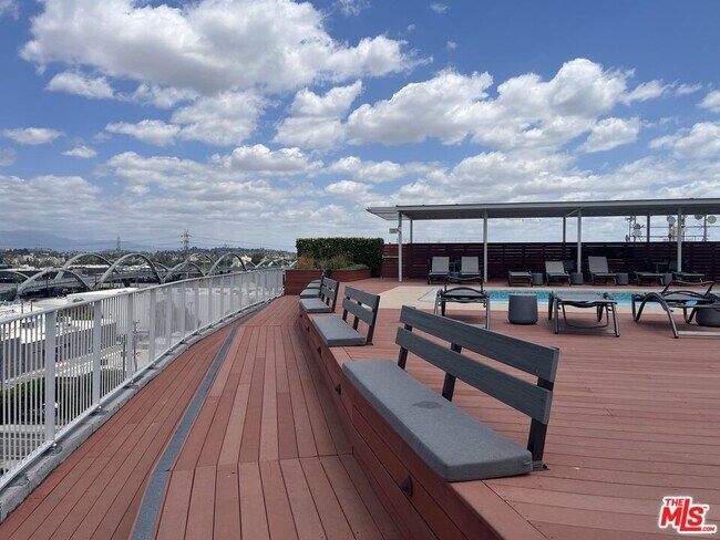 Building Photo - 1855 Industrial St