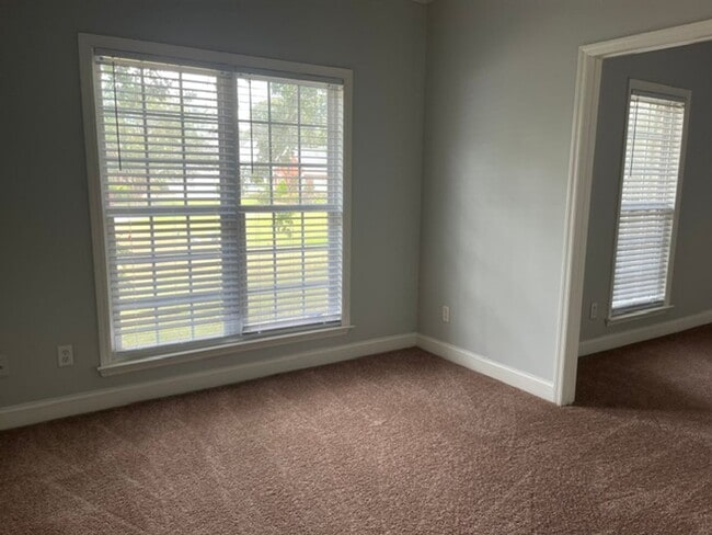 Building Photo - 127 Chesapeake Ct