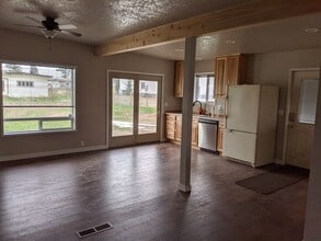 Building Photo - Beautifully updated 3 bedroom Orchards house