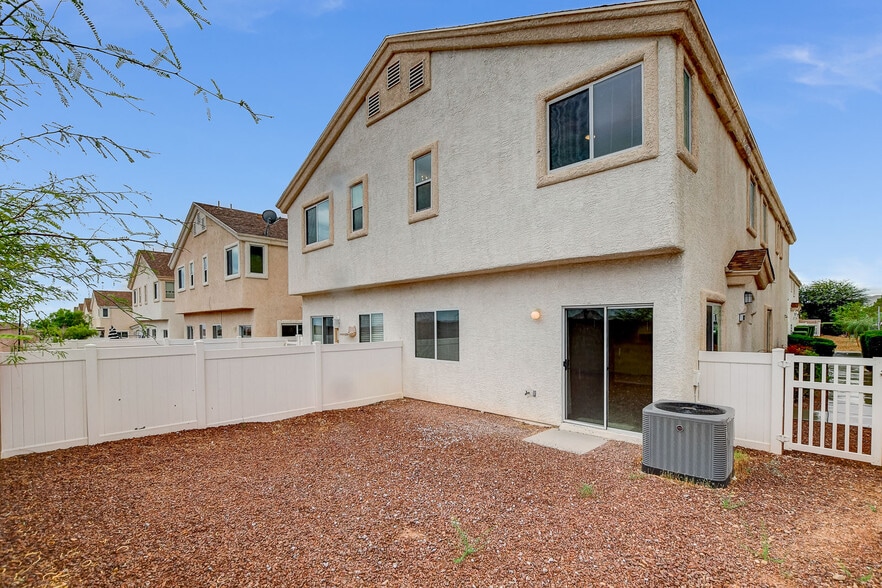 Building Photo - 8842 Duncan Barrel Ave