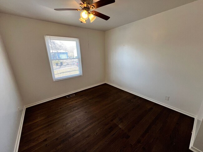 Building Photo - Spacious 3 Bedroom Home with Attached & Detached Garages