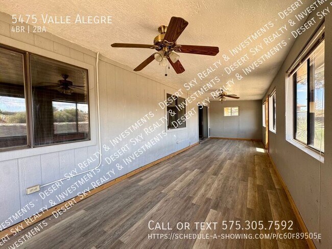 Building Photo - 5475 Valle Alegre
