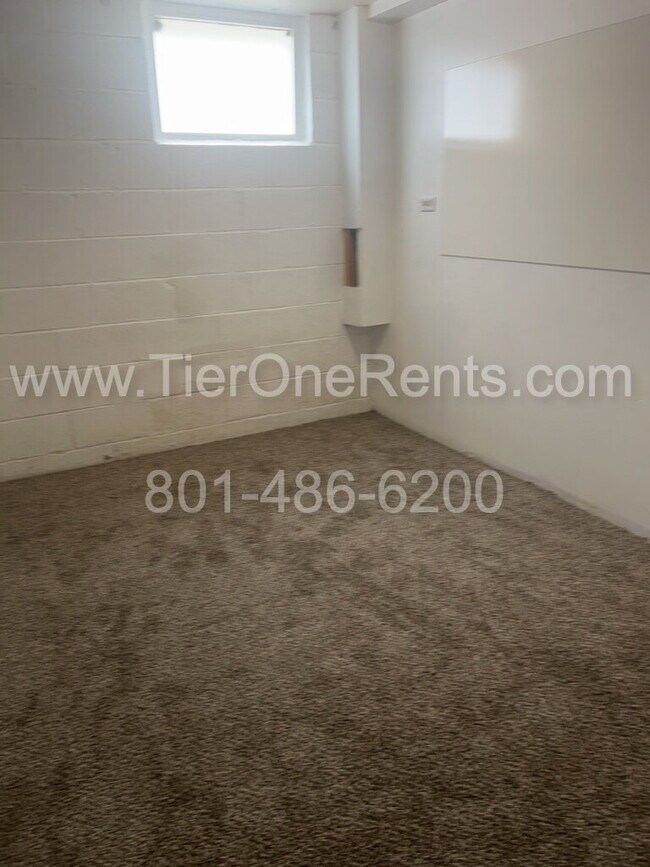 Building Photo - Limited-time offer: $500 off first months rent,