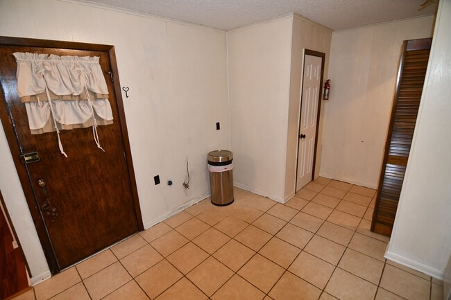 Building Photo - Location! Location!  Newly updated, 4 bedroom, 2 bath home near Perkins & Essens