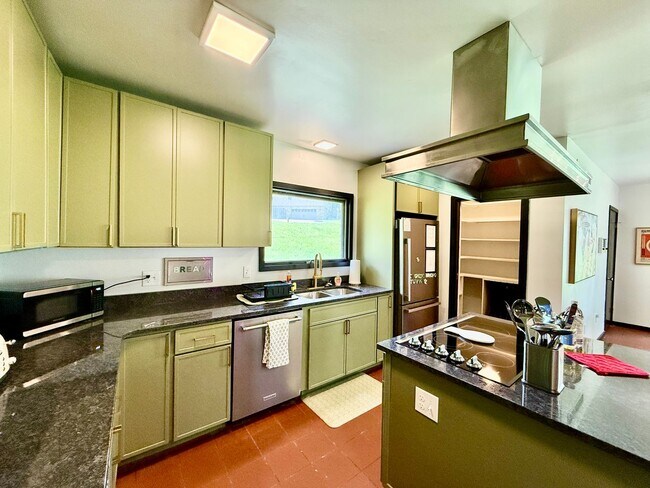 Building Photo - 527 Valewood Ln