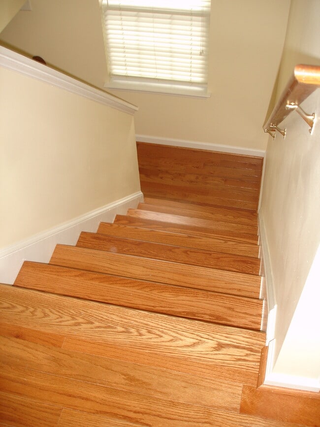 Building Photo - 302 Armour St