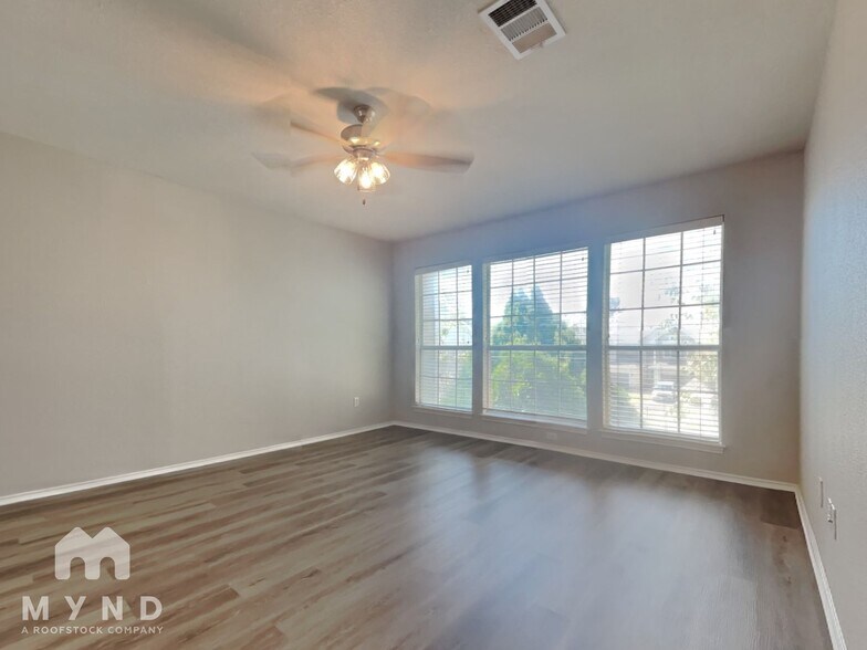 Building Photo - 2632 Century Park Blvd