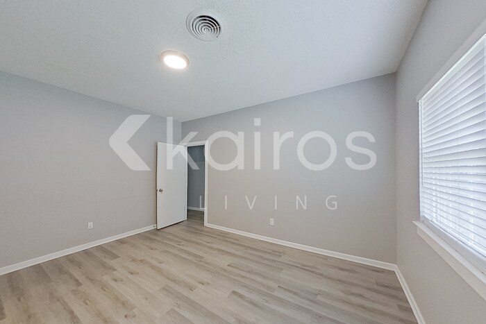 Building Photo - 10 Idlewood Ln