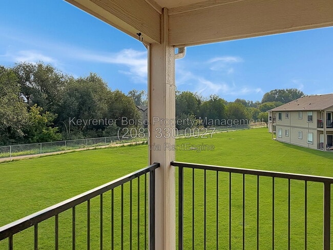 Building Photo - 2111 E White Oak Ct