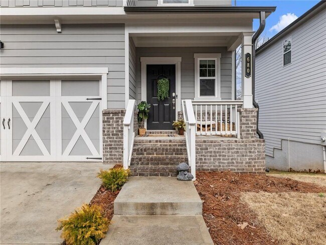 Building Photo - 680 Groover St