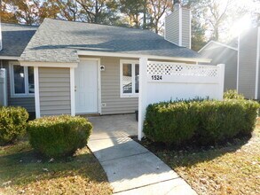 Building Photo - 1524 College Way