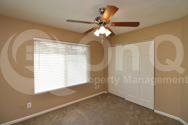 Building Photo - 11115 E Mercer Ln