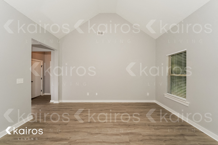 Building Photo - 647 White Oak Cir