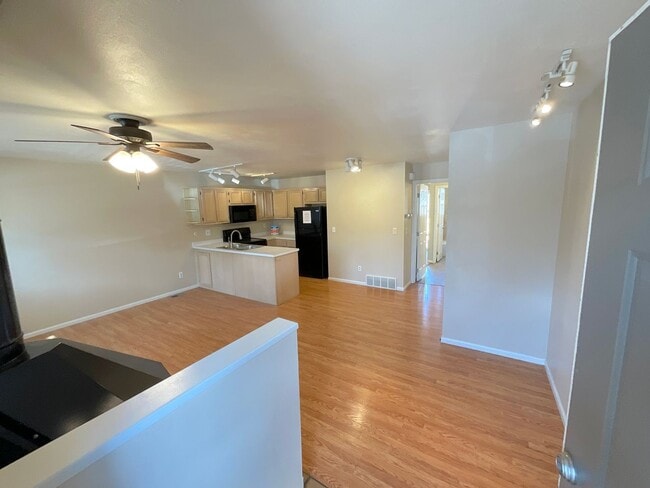 Building Photo - 1 Bedroom Townhome Available Near N Academy Blvd and Vickers Dr!