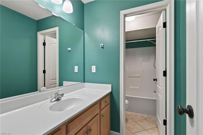 Building Photo - 4823 Lake Dr